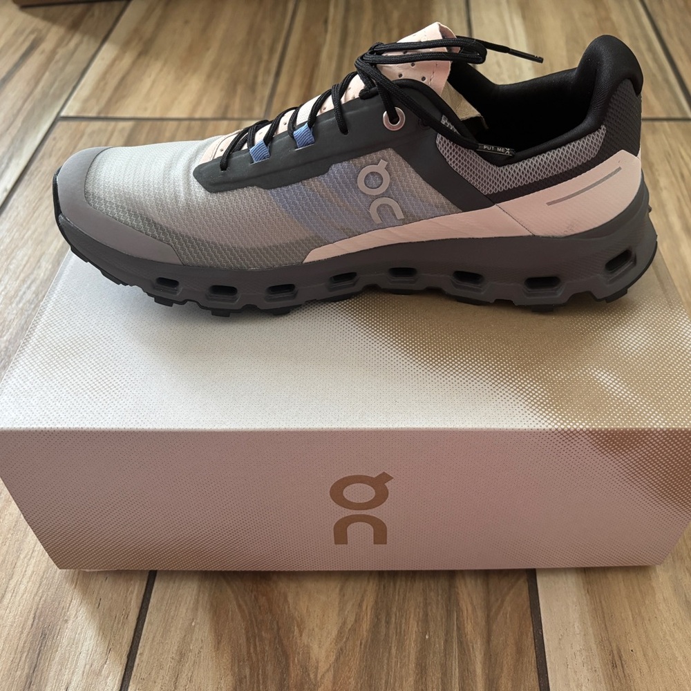 On Cloud Athletic Sneaker Women’s 11 Men’s 9.5
